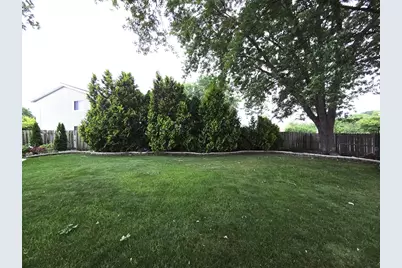 9395 S Burrell St, Oak Creek, WI 53154 - Photo 8