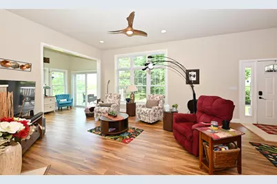 N59W17730  Meadow Ct, Menomonee Falls, WI 53051 - Photo 6