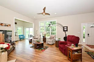 N59W17730 Meadow Ct, Menomonee Falls, WI 53051 - Photo 6
