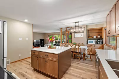 2945  Cottonwood Ct, Brookfield, WI 53005 - Photo 6