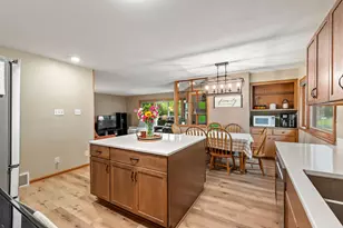 2945 Cottonwood Ct, Brookfield, WI 53005 - Photo 6
