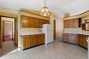 1728 Ashby Ct, Sheboygan, WI 53081 - Photo 2