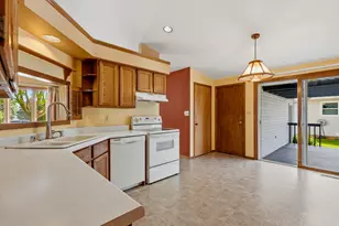 1728 Ashby Ct, Sheboygan, WI 53081 - Photo 6