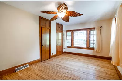 6835  Auburn Ave, Wauwatosa, WI 53213 - Photo 10