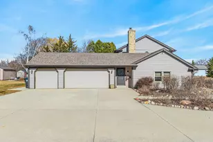W184N8293 Tours Dr, Menomonee Falls, WI 53051 - Photo 6
