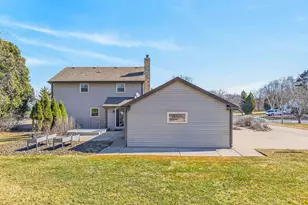 W184N8293 Tours Dr, Menomonee Falls, WI 53051 - Photo 8