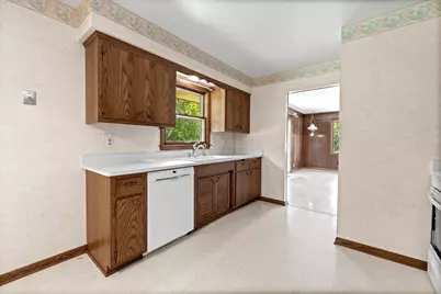 1120  Sunnycrest Dr, Brookfield, WI 53186 - Photo 8