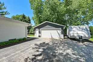 2520 Marigold Ct, Racine, WI 53402 - Photo 26