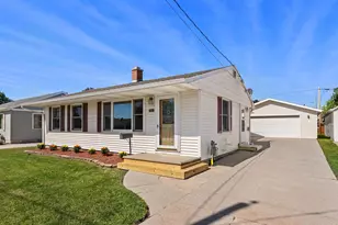 1526 S 24th St, Manitowoc, WI 54220 - Photo 2