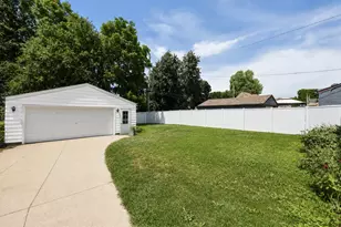 618 Fair St, West Bend, WI 53090 - Photo 34