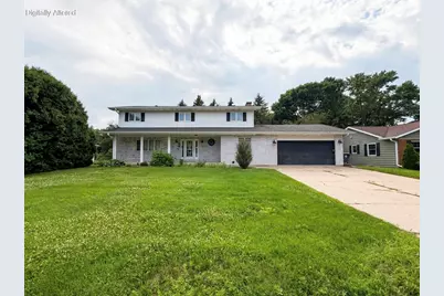 422  28th St, La Crosse, WI 54601 - Photo 1