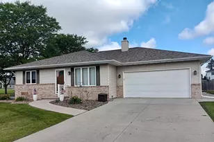5 Prestige Cir, Fond du Lac, WI 54935 - Photo 1