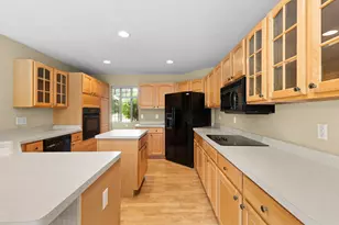 W260N2961 Steeplechase Dr, Pewaukee, WI 53072 - Photo 12
