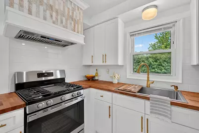 10529 W Caldwell Ave, Milwaukee, WI 53225 - Photo 6