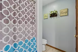 7710 S Chapel Hill Dr, Franklin, WI 53132 - Photo 12