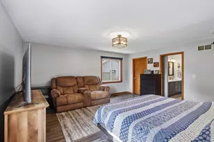 7710 S Chapel Hill Dr, Franklin, WI 53132 - Photo 18