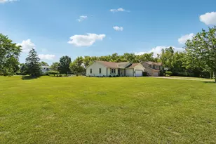 7710 S Chapel Hill Dr, Franklin, WI 53132 - Photo 36
