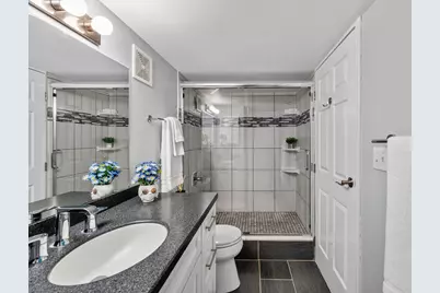 270 E Highland Ave #1021, Milwaukee, WI 53202 - Photo 18