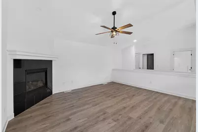 W206N16182  Stonebrook Dr, Jackson, WI 53037 - Photo 8