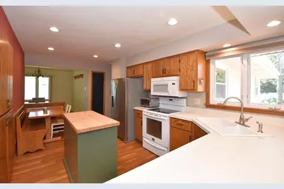 48  Virginia St, Racine, WI 53405 - Photo 12