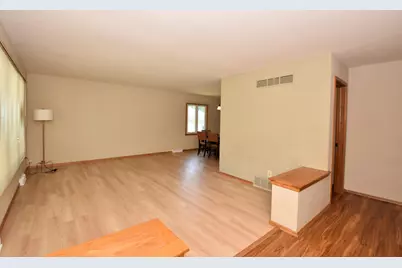 48  Virginia St, Racine, WI 53405 - Photo 6