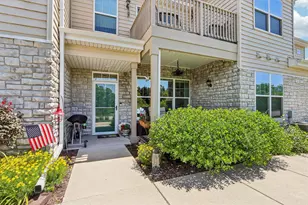 n17w26495 Meadowgrass Cir, Pewaukee, WI 53072 - Photo 2