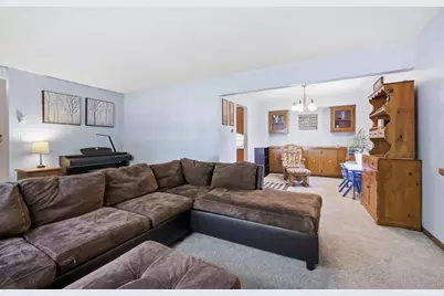 2319  Napa Trl, Waukesha, WI 53188 - Photo 2