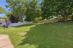 2319 Napa Trail, Waukesha, WI 53188 - Photo 28