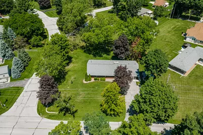 21670 W Glengarry Rd, New Berlin, WI 53146 - Photo 4
