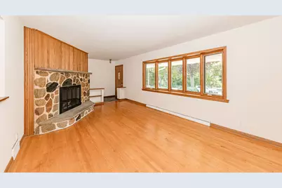 21670 W Glengarry Rd, New Berlin, WI 53146 - Photo 12