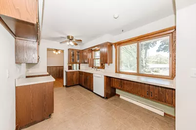 21670 W Glengarry Rd, New Berlin, WI 53146 - Photo 16