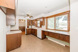 21670 W Glengarry Rd, New Berlin, WI 53146 - Photo 16