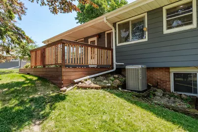 21670 W Glengarry Rd, New Berlin, WI 53146 - Photo 32