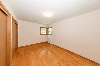 21670 W Glengarry Rd, New Berlin, WI 53146 - Photo 20