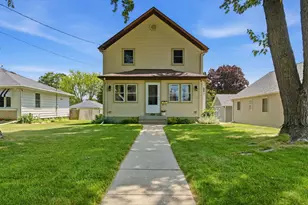428 Grand Ave, Hartford, WI 53027 - Photo 2