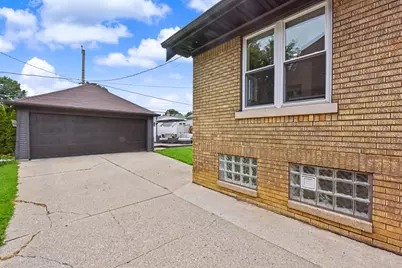 2351 N 62nd St, Wauwatosa, WI 53213 - Photo 44