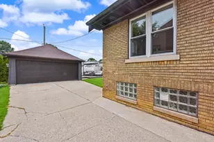 2351 N 62nd St, Wauwatosa, WI 53213 - Photo 44