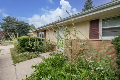 120  Rip Van Winkle Dr, Brookfield, WI 53186 - Photo 8
