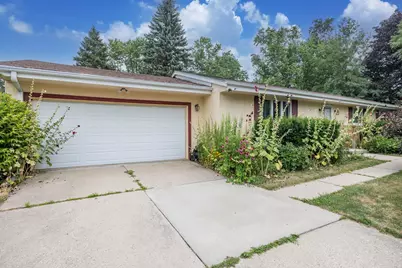120  Rip Van Winkle Dr, Brookfield, WI 53186 - Photo 2