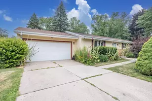120 Rip Van Winkle Dr, Brookfield, WI 53186 - Photo 1
