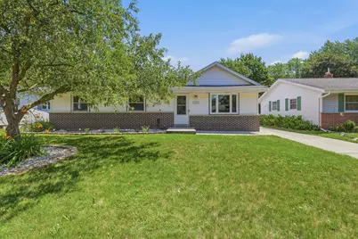 519  Scenic Dr, West Bend, WI 53090 - Photo 32