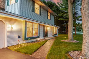 S74W26260 Green Mountain Dr, Vernon, WI 53189 - Photo 2