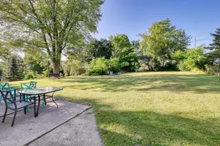 2203 W Goldcrest Ave, Milwaukee, WI 53221 - Photo 4