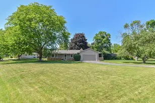 5215 S Balboa Dr, New Berlin, WI 53151 - Photo 30