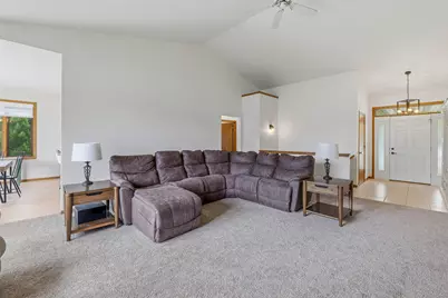 712  Ash Cir, Plymouth, WI 53073 - Photo 8