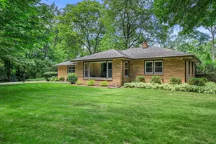 19500 W Pinecrest Ln, New Berlin, WI 53146 - Photo 2