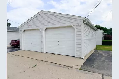 2130 W Howard Ave, Milwaukee, WI 53221 - Photo 6