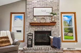 W163N10528 Ridgeview Ln, Germantown, WI 53022 - Photo 8