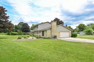 18440 Bristol Ln, Brookfield, WI 53045 - Photo 32