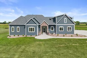 W187S10596 Kelsey Dr, Muskego, WI 53150 - Photo 2